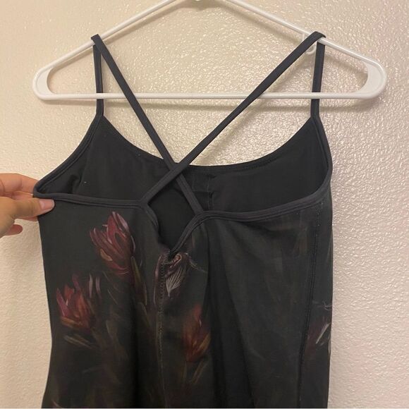 Lululemon Atma Tank Midnight Iris Multi Black floral print size 8/10 - Picture 5 of 13
